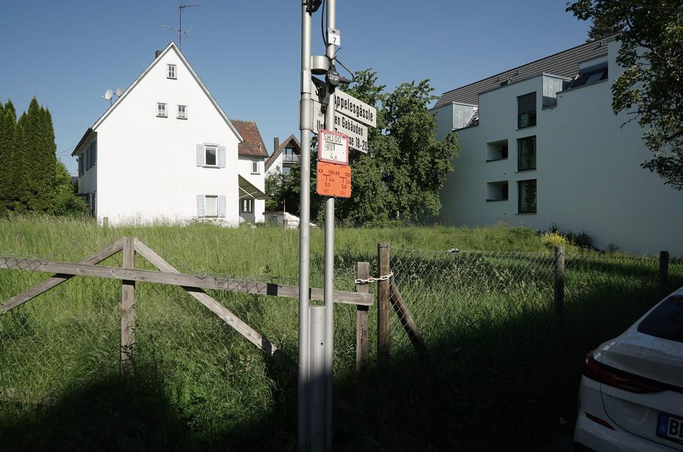Nicht auf dem Grünen Platz aber hier an der Ecke des Schweppelesgässles sind Interimsparkplätze denkbar für die Verwaltung.