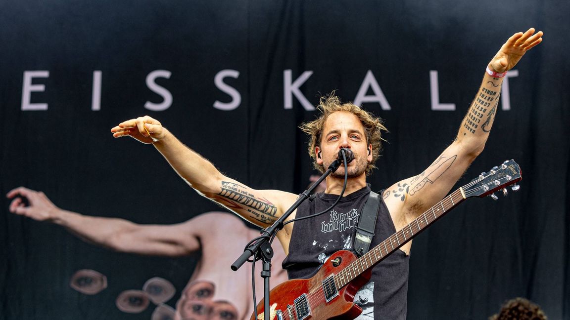 Mathias Bloech, Sänger der Band Heisskalt, hier beim Auftritt beim Green Juice Festival in Bonn Vilich