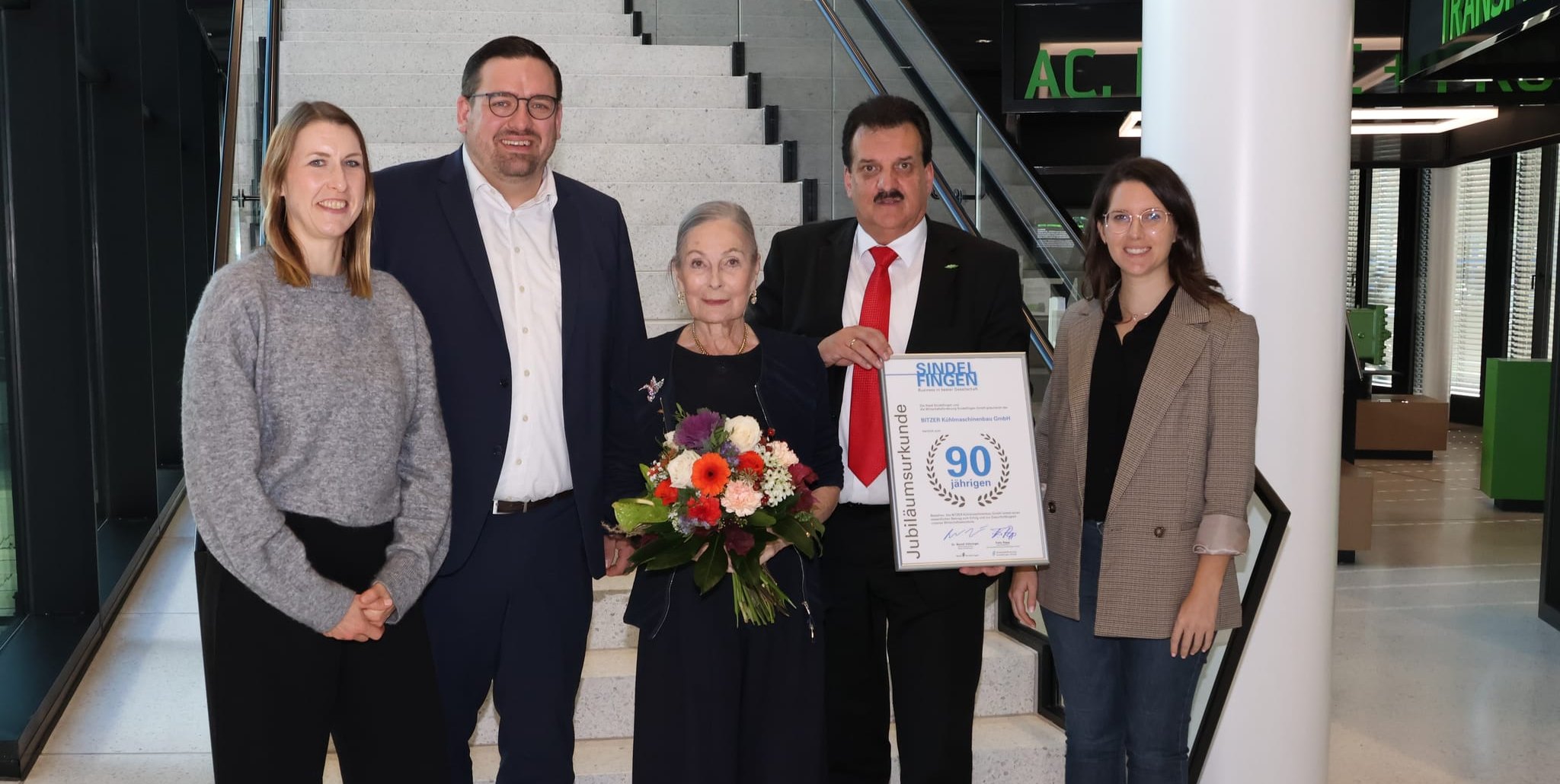 Von links: Vera Nikolow (Referentin Industrie, Handwerk, Gewerbe, Dienstleistung bei der WSG), Felix Rapp (WSG-Geschäftsführer), Christiane Schaufler-Münch (Aufsichtsrätin Bitzer und Vorsitzende The Schaufler Foundation), Christian Wehrle (CEO von Bitzer) und Jasmin Schwarz (Referentin Unternehmenskommunikation bei der WSG).