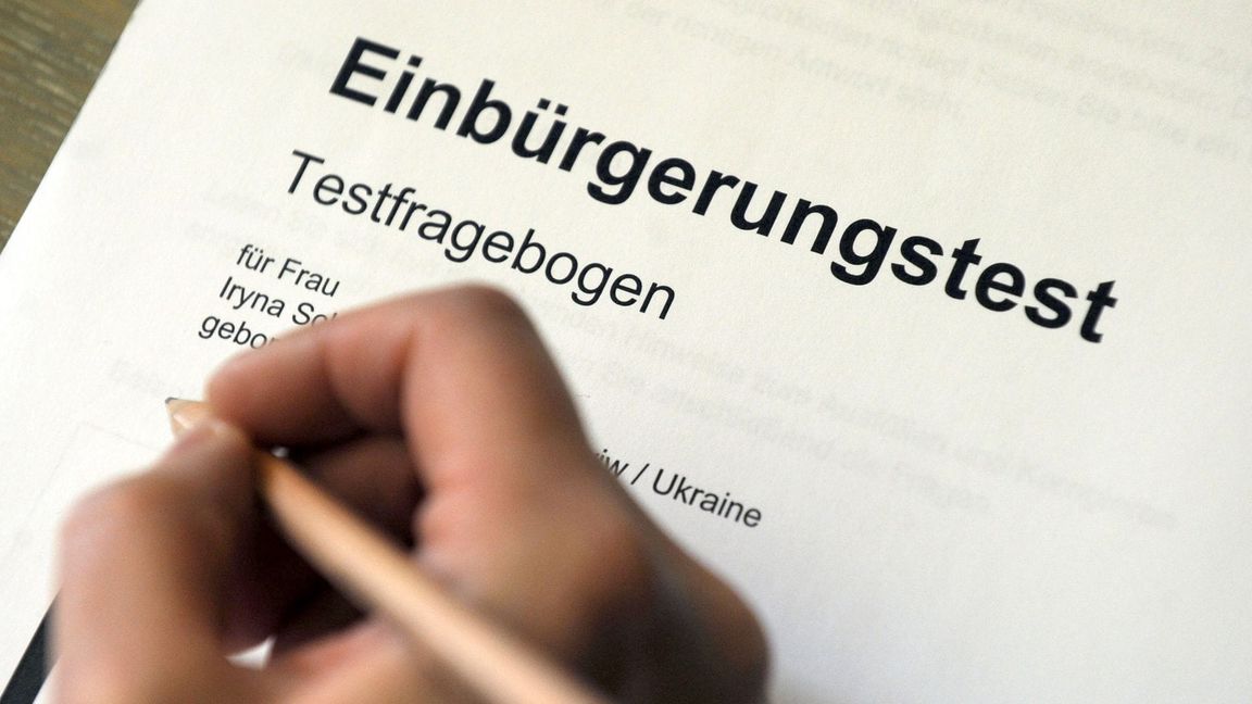 Erfolgreich absolvierte Sprachtests werden nicht nur für die Einbürgerung verlangt, sondern in vielen Fällen auch für den Familiennachzug. (Symbolbild)