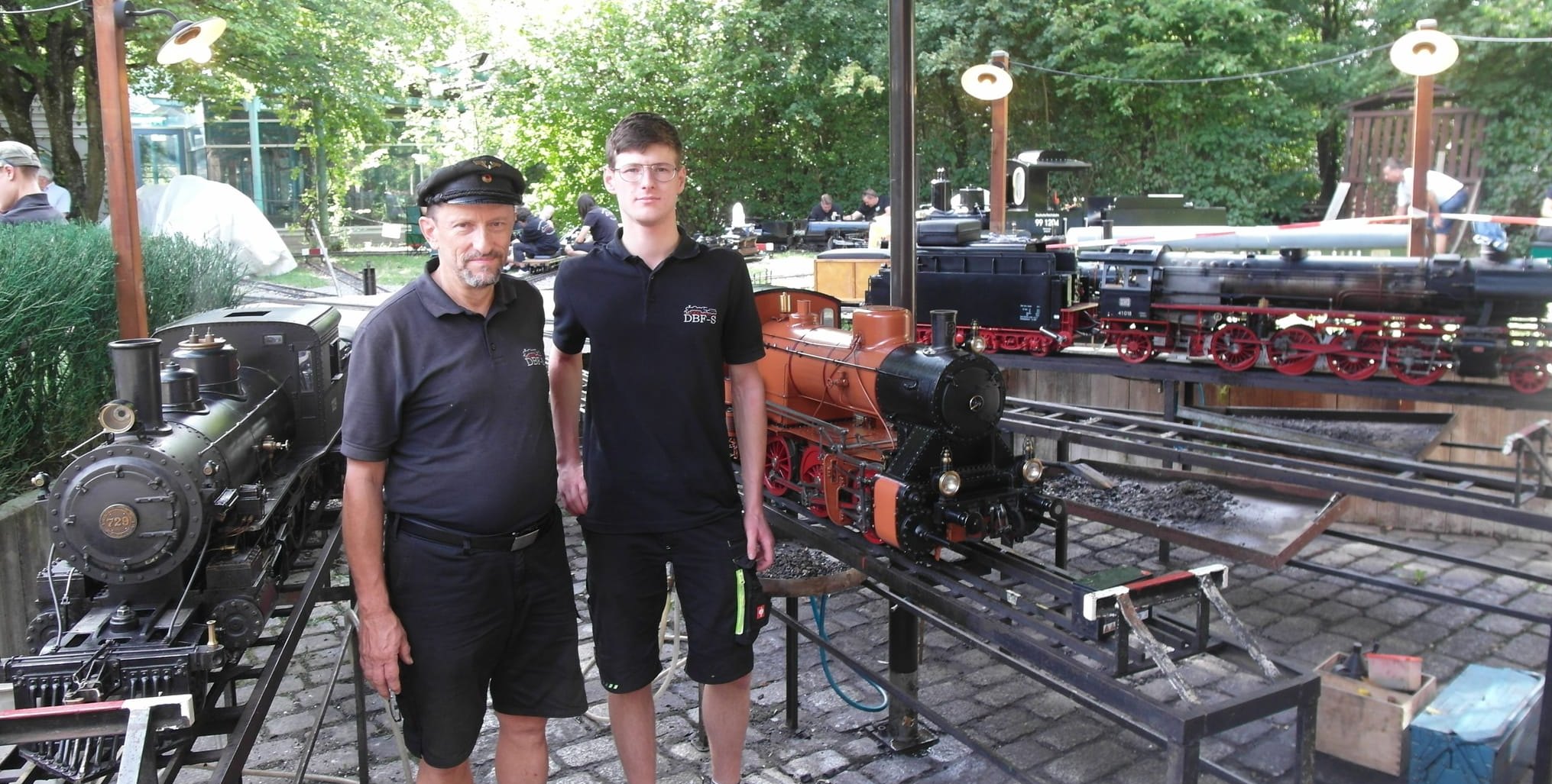 Die Vorsitzenden des Vereins „Dampfbahnfreunde Sindelfingen“ Armin Reitz und Maximilian Sierant (von links) beim „Sindelfinger Dampfbahnfest“.
