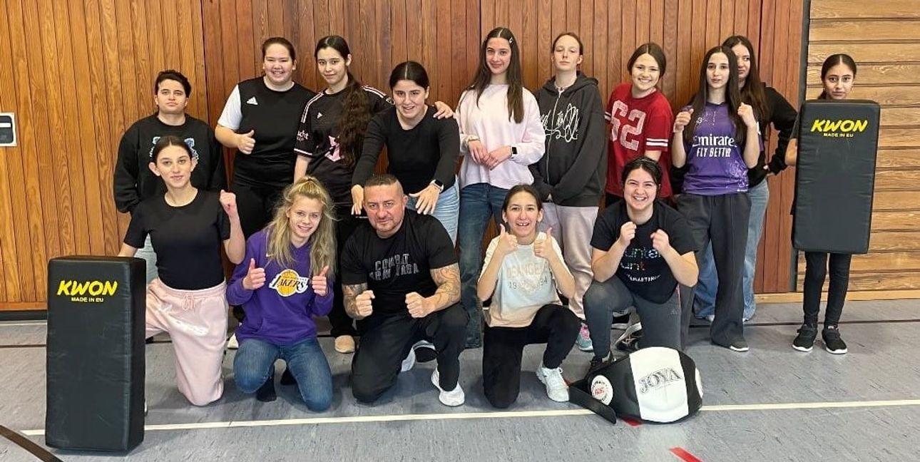 An drei Terminen vermittelte Trainer Hasan Salkic den Schülerinnen wichtige Grundlagen.