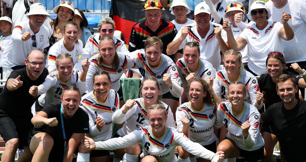 Jubelbild des deutschen Teams mit Ann-Katrin Motteler (vorne rechts).