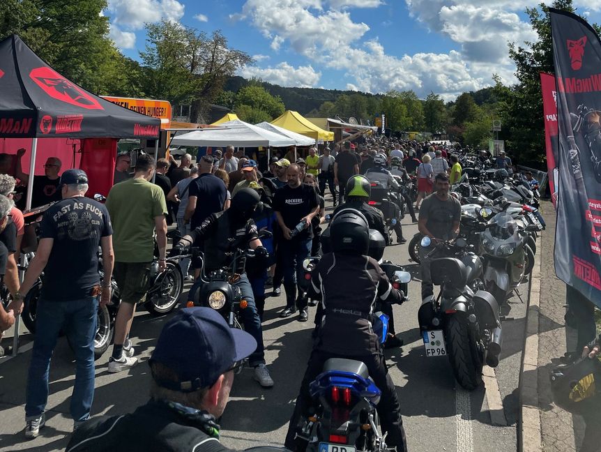 Mit mehr als 40 000 Besuchern sowie rund 120 Ausstellern ist es eine der größten Motorradveranstaltungen in Europa.