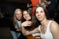 Erst spielte im Außenbereich die Partykultband Lamas und heitzte bis kurz nach 22 Uhr im Außenbereich. Danach ging es weiter mit Fridays Finest im Innenbereich. Eine Mega Stimmung den ganzen Abend über.