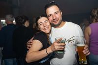 Erst spielte im Außenbereich die Partykultband Lamas und heitzte bis kurz nach 22 Uhr im Außenbereich. Danach ging es weiter mit Fridays Finest im Innenbereich. Eine Mega Stimmung den ganzen Abend über.