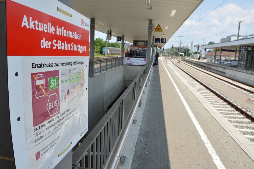 Ab heute ist die Bahnstrecke zwischen Böblingen und Herrenberg gesperrt. In der Zeit bis zum 18. Juni können Pendler mit Ersatzbussen fahren (Bild: Dubiel)