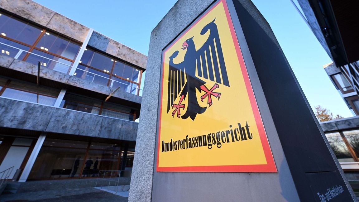 Die 16 Richter und Richterinnen des Bundesverfassungsgerichts werden jeweils zur Hälfte vom Bundestag und vom Bundesrat gewählt. (Symbolbild)