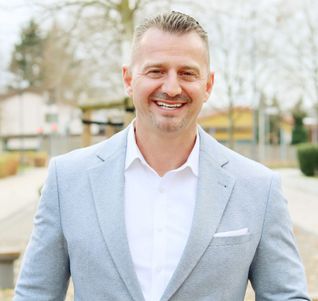 Aleksandar Blazevski ist in Böblingen geboren, aufgewachsen und möchte nun in seiner Heimatstadt Oberbürgermeister werden.	Bild: z