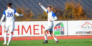 Fabio Carneiro de Carvalho jubelt schon wieder. Dem Flügelspieler gelingt ein lupenreiner Hattrick.