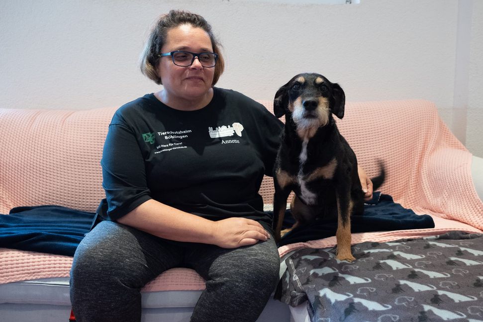 Hundekörbchen-Leiterin Annette Lehmann mit Harley.