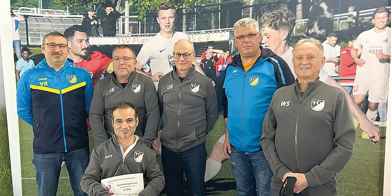 Sechs Ehninger auf dem Podium: Vinzenzo Radano, Jürgen Krause, Uwe Bengel, Michael Sehner, Walter Schwarz (hintere Reihe von links) und Sezer Karakoc  (vorne). Bild: z
