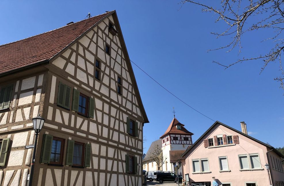 Auf den ersten Blick scheint Ostelsheim ein schwäbisches Dorf wie jedes andere zu sein. Wenn da nicht...