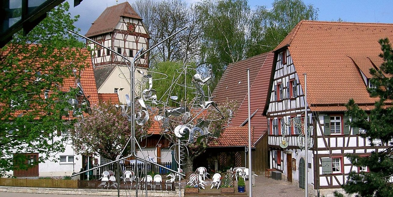 Der historische Ortskern Maichingens mit der Laurentiuskirche.