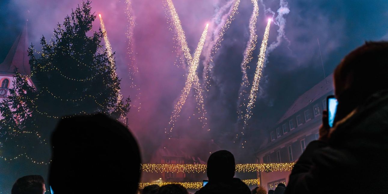 Bürgermeister Ioannis Delakos wertet das erste zentrale Feuerwerk als vollen Erfolg.