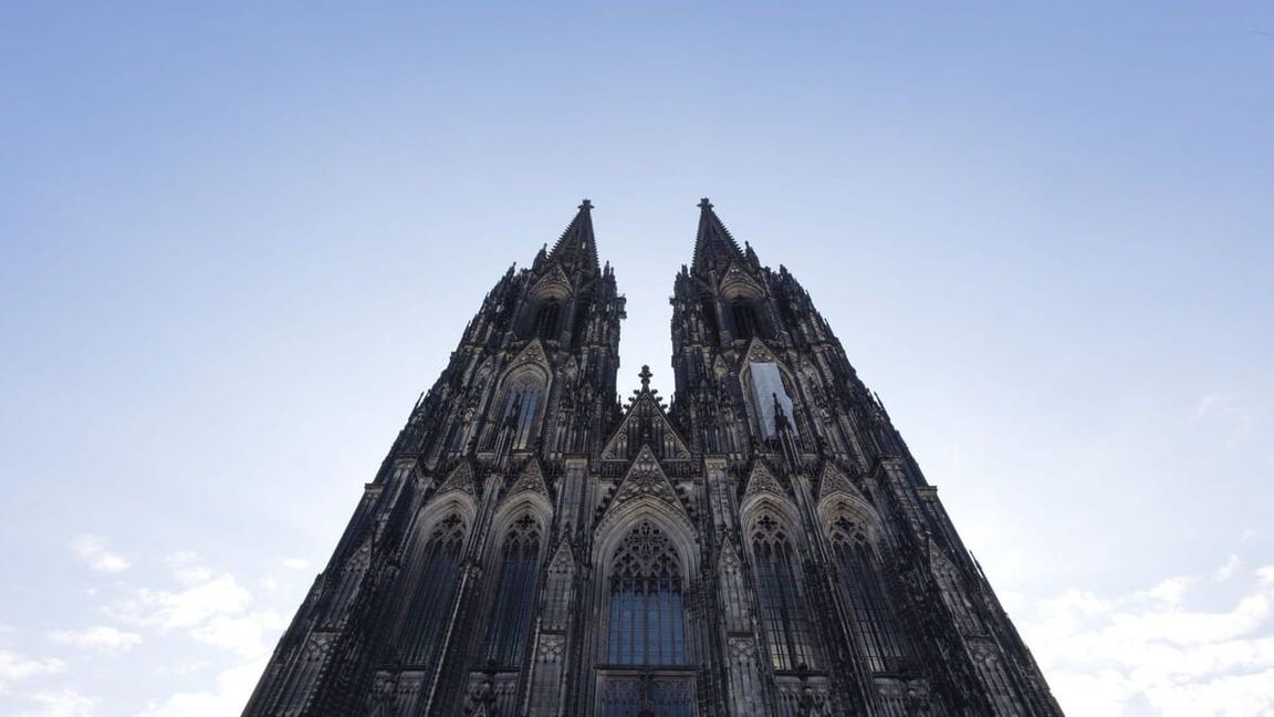 Wer nicht zum Beten kommt, muss zwölf Euro Eintritt bezahlen, um den Kölner Dom von innen zu bewundern.