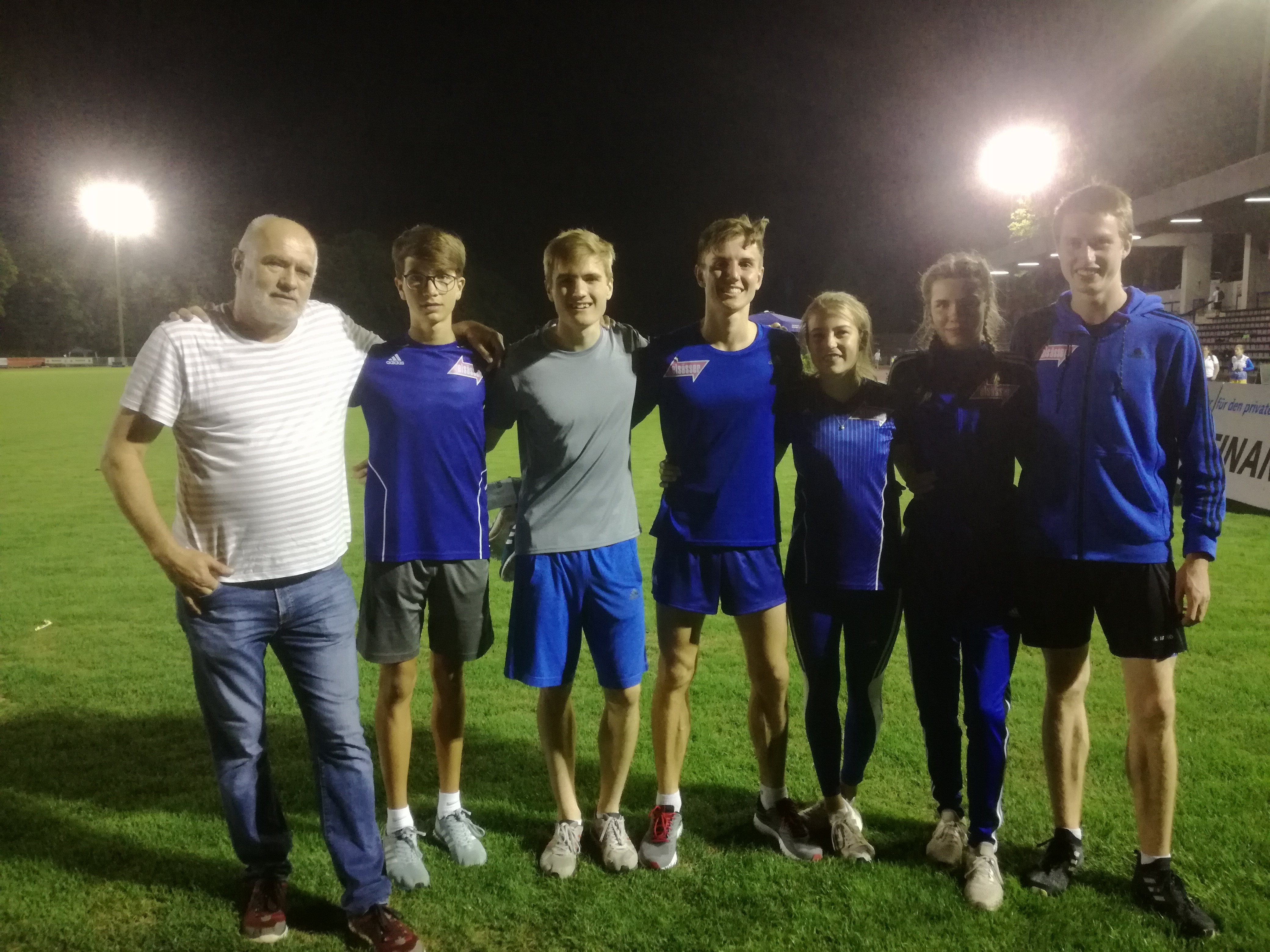 Trainer Harald Olbrich, Felix Krauss, Leonard Baranski, Velten Schneider, Kim Bödi, Antonia Greb und Johannes Kästner (von links)