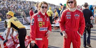 Daniel Brühl und Chris Hemsworth in „Rush - Alles für den Sieg“.