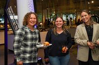 After-Work-Party im Sindelfinger Mercedes-Kundencenter:
tolle Musik und coole Drinks
