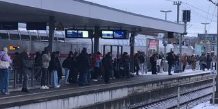 Reisende mussten Geduld im Bahnverkehr mitbringen. Bild: z