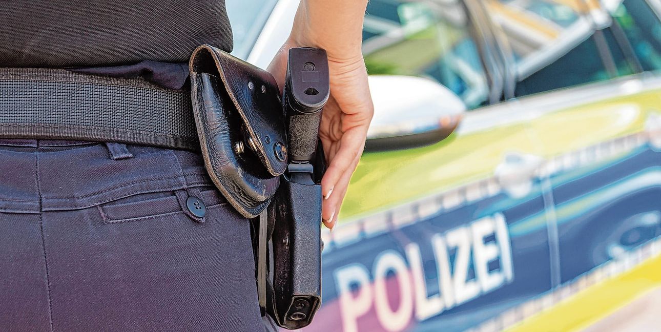 Der 59-Jährige wurde noch am Abend  von der Polizei in eine psychiatrische Einrichtung gebacht. Bild: Adobe Stock