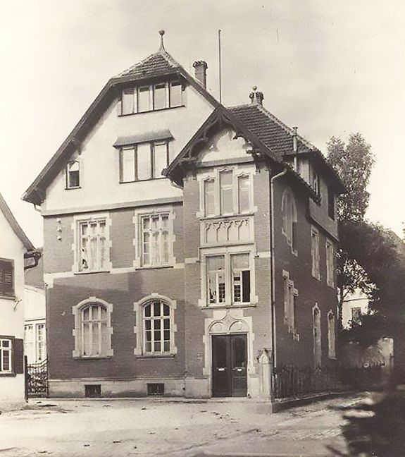 Das Archivbild zeigt eine historische Aufnahme der Webschule. Bild: Stadt Sindelfingen