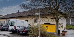 In Dätzingen am alten Volksbankgebäude gibt es jetzt eine Poststation, die fast alle Postleistungen, die auch in einer Agentur angeboten werden, möglich machen.