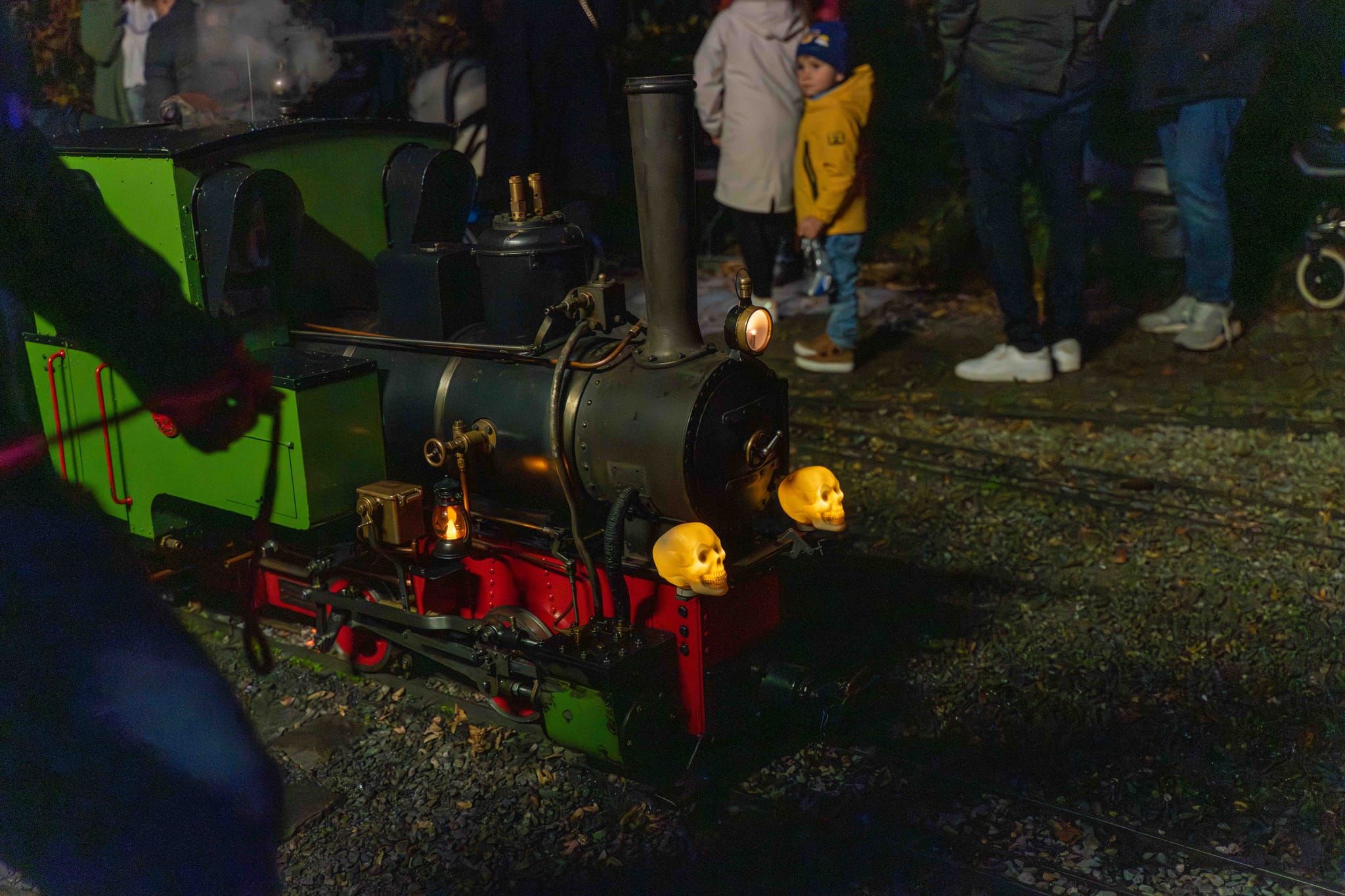 Nette Geister und Vampire im Sommerhofenpark: Halloween bei den Dampfbahnfreunden Sindelfingen
