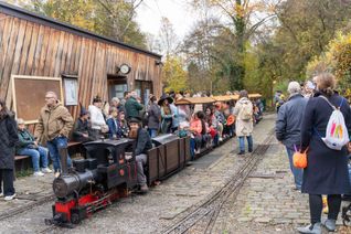 Nette Geister und Vampire im Sommerhofenpark: Halloween bei den Dampfbahnfreunden Sindelfingen