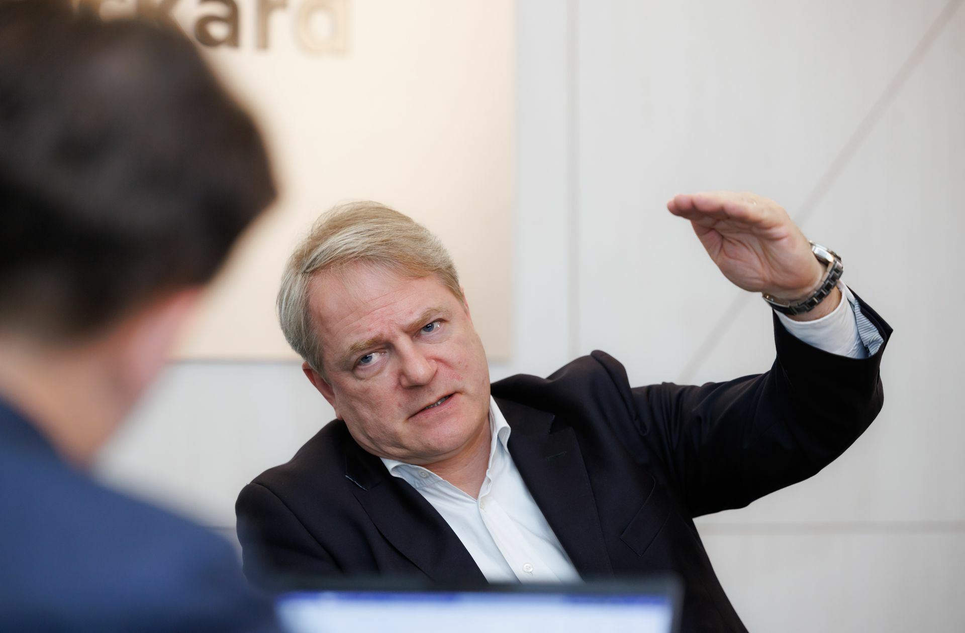 Marc Fischer, Deutschland-Chef von HPE, erklärt in der Böblinger Deutschlandzentrale  seine Strategie.