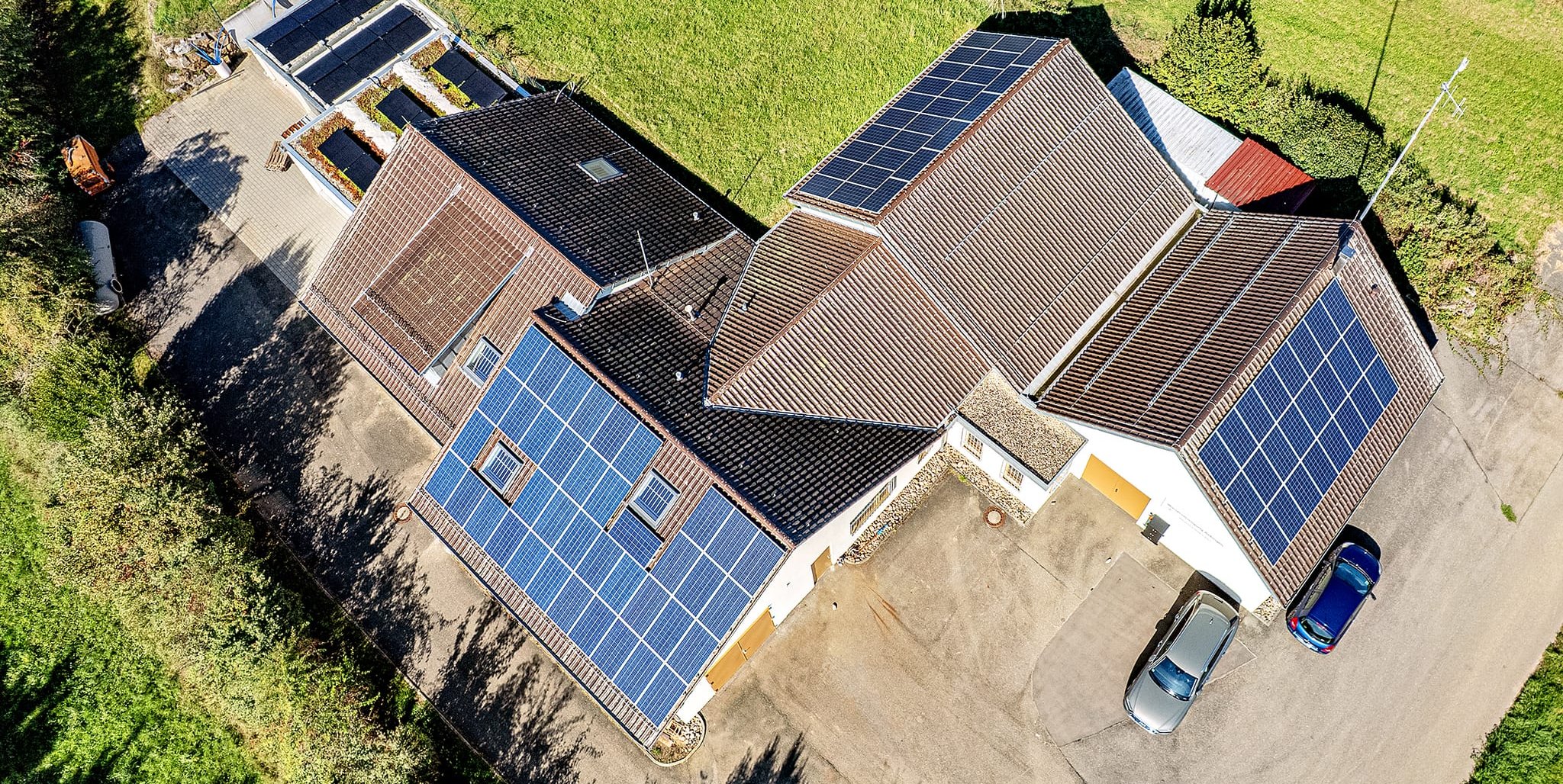 Wie hier auf dem Gebäude des Wasserwerks in Aidlingen wird die Stromgewinnung durch Photovoltaik ausgebaut.
