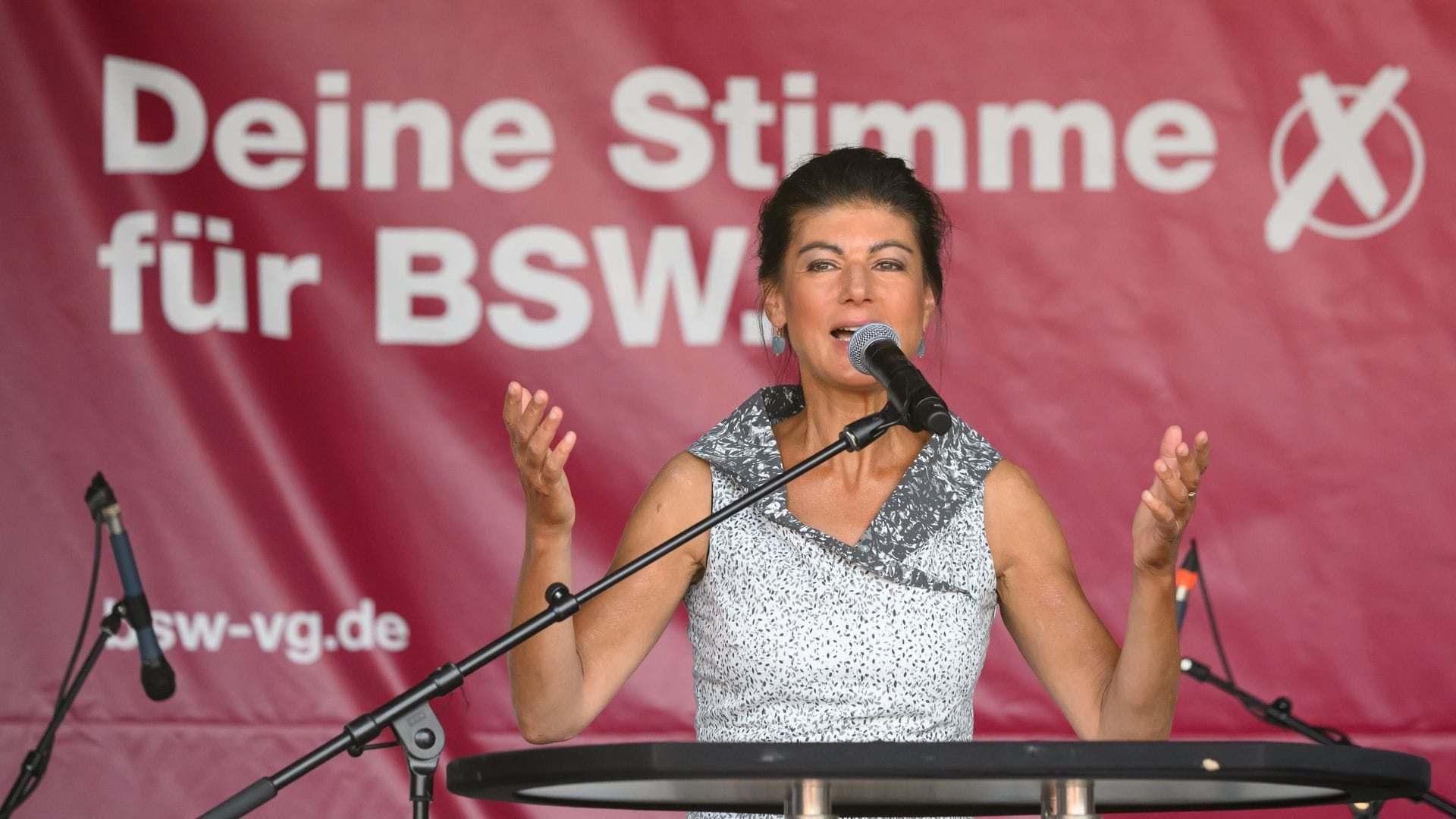 Parteigründerin Sahra Wagenknecht will zur Stationierung von Mittelstreckenraketen die Bevölkerung befragen (Archivbild)