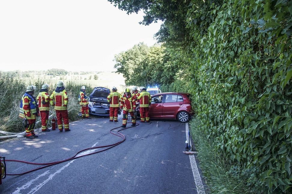 Ein schwerer Frontalunfall forderte zwei Verletzte. Bild: SDMG/Dettenmeyer
