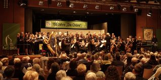Die GSV-Chöre beim Jubiläumskonzert mit Sinfonieorchester im Bürgerhaus.