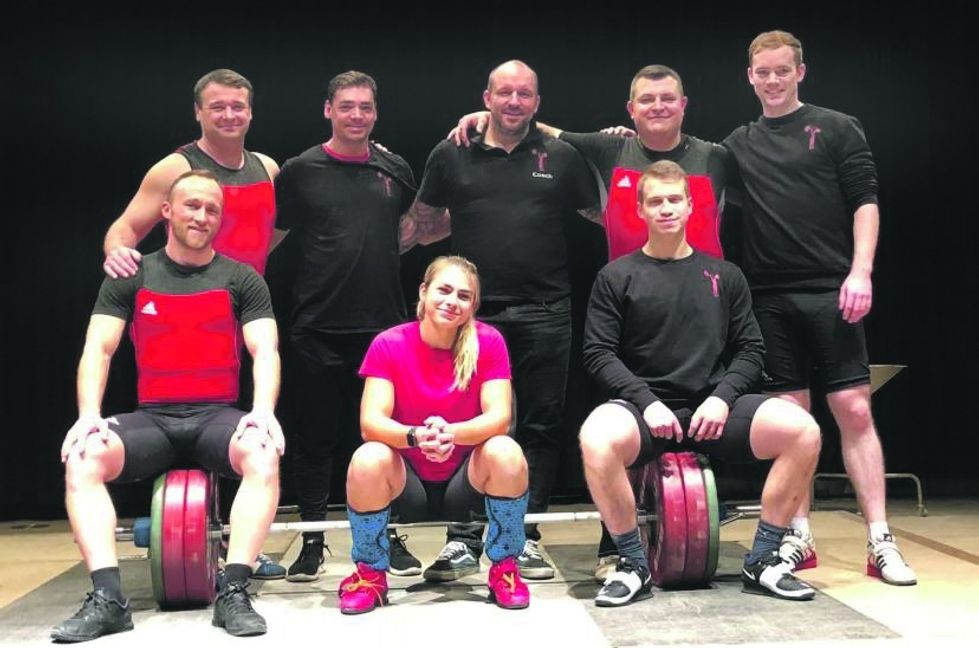 So sehen Meister aus (hinten von links): Radovan Klabal, Sven Gamerdinger, Stefan Köhler, Joachim Schumacher und Nils Schweinsberg. Vorne von links: Andreas Foos, Lena Maurer und Pascal Seizinger. Bild: z