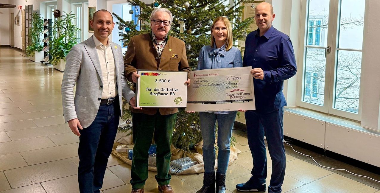 Stiftungsratsvorsitzender Oberbürgermeister Dr. Stefan Belz, Stadtrat Hans-Dieter Schühle, Vorstandsmitglied Monika Gisi-Büttner, Leiter Musik- und Kunstschule Rainer Kropf.