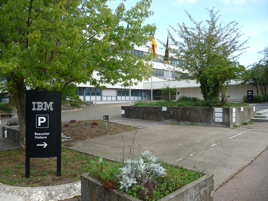 Das Hauptgebäude des IBM-Labors am Schönaicher First. Wenn die Mitarbeiter nach Ehningen umgezogen sind soll anstelle des Labors eine Siedlung in Holzbauweise für 2300 bis 2400 Bewohner entstehen. Bild: Reichert