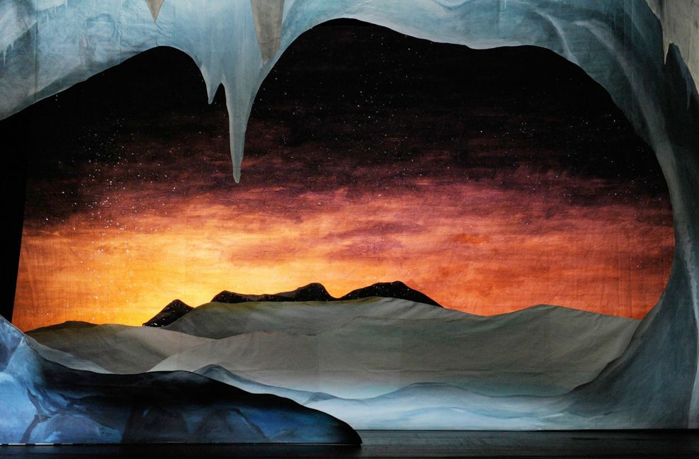 Auf der Bühne gibts nicht  als Natur zu sehen.