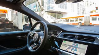 Waymo kutschiert Fahrgäste in mehreren US-Städten ohne einen Menschen am Steuer. (Archivbild)