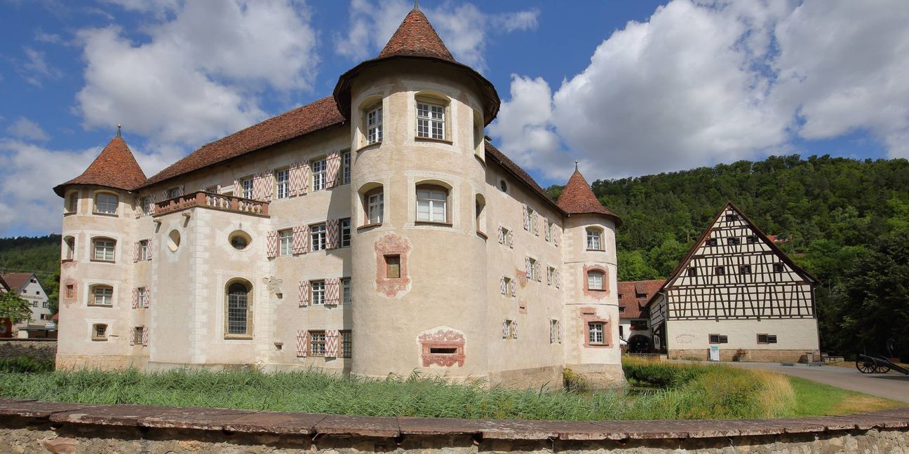 Besonderes Ausflugsziel und lange Historie:  Burg Wasserschloss Glatt  in Sulz am Neckar.