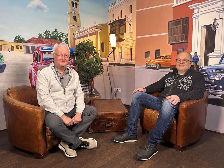 Matthias Witschel (rechts) führt Besucher durch den Böblinger Schlossbergstollen. Im Stadtgespräch Böblingen mit Hans-Jörg Zürn (Sindelfinger Zeitung/Böblinger Zeitung) erläutert er, was es damit auf sich hat.