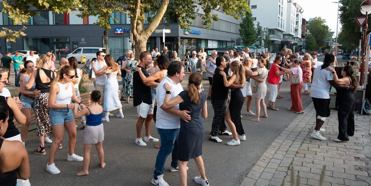 Salsa-Abend in der Kleinen Mercedesstaße.
 Bild: Nüßle/A