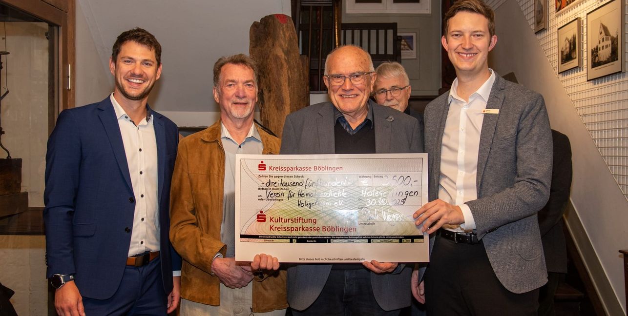 Große Freude bei der Scheckübergabe.