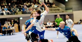 Dominic Rose ist in dieser Szene nicht zu halten.