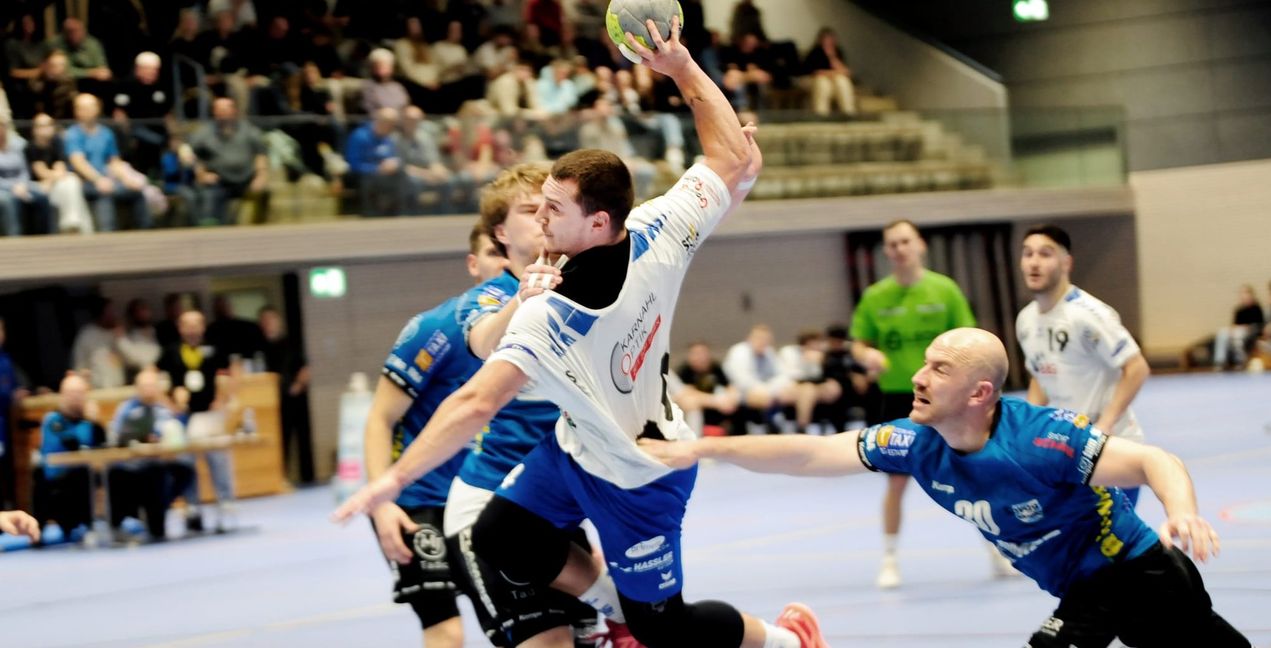 Dominic Rose ist in dieser Szene nicht zu halten.