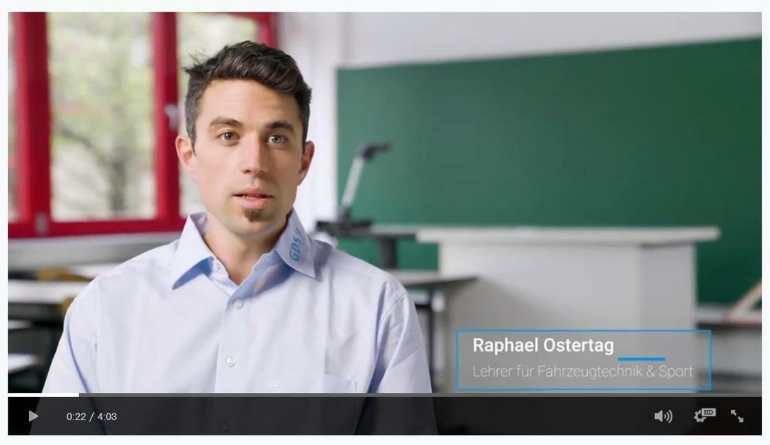 Raphael Ostertag moderiert das Informationsvideo des GDS1-TG an.  Bild: z