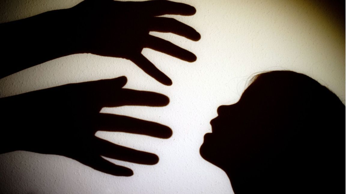 Kinder sind laut der Studie im Schnitt elf Jahre alt, wenn sie den ersten Missbrauch erleben (Symbolbild).