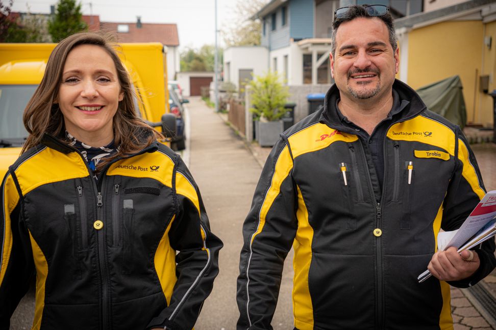 Jasmina Hostert begleitete den DHL-Boten bei einer Fahrt. Bild: z