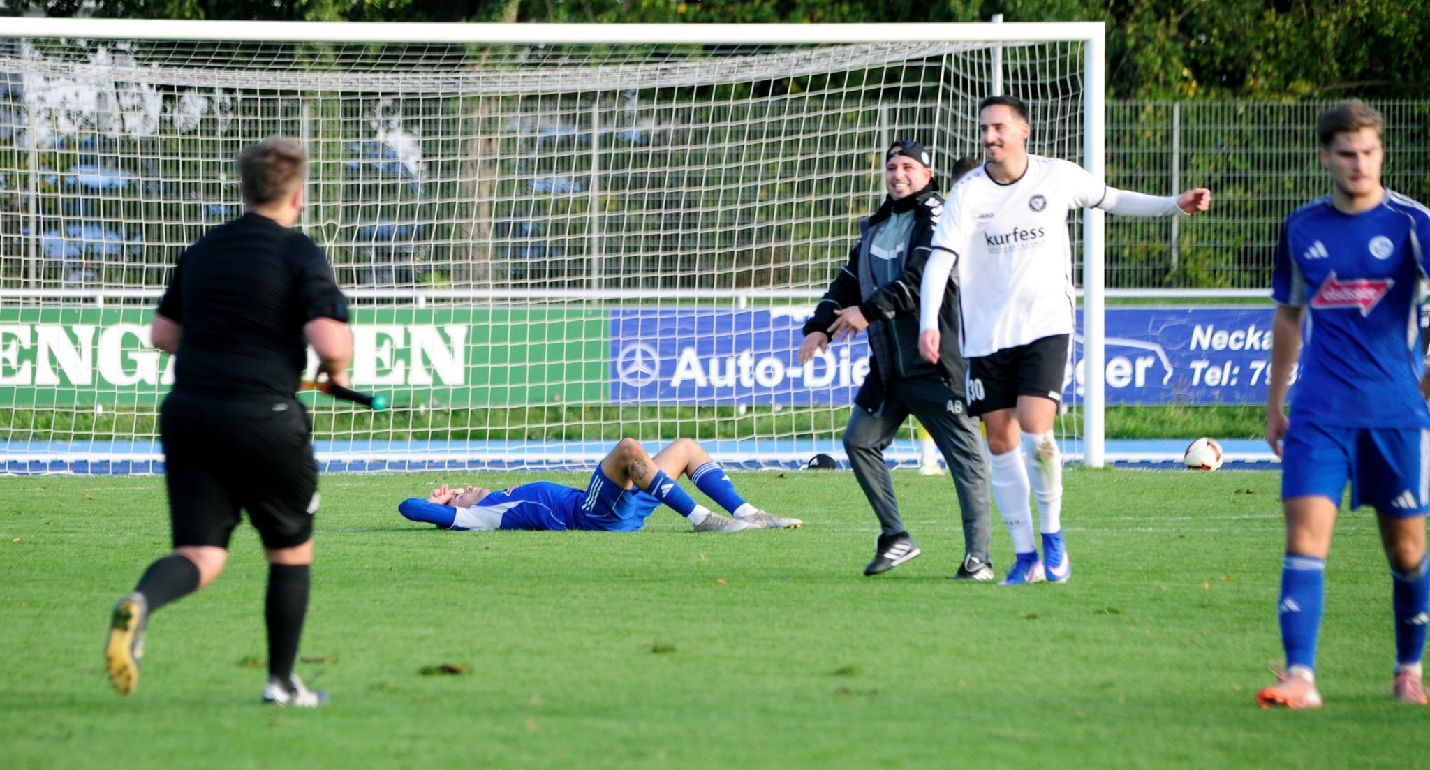 Der VfL liegt am Boden, während sich die Geislinger über den 2:1-Sieg im Sindelfinger Floschenstadion freuen.