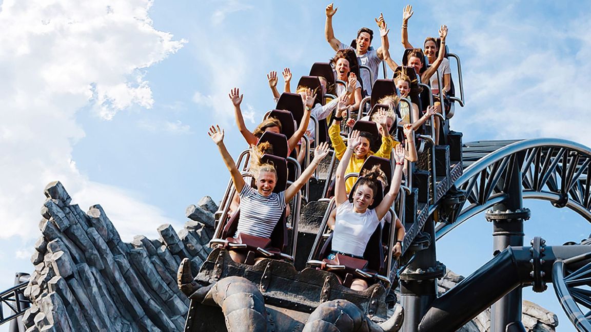 Die Achterbahn „Tauron“ Im Phantasialand Brühl bei Köln.
